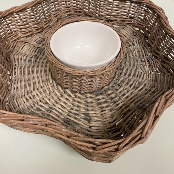 NWT Rattan Star-Shaped Chip and Dip Platter - Picture 6 of 14